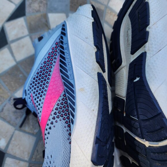 Brooks Women's Adrenaline GTS 22 Running Shoe | Size 9.5B - Picture 4 of 5